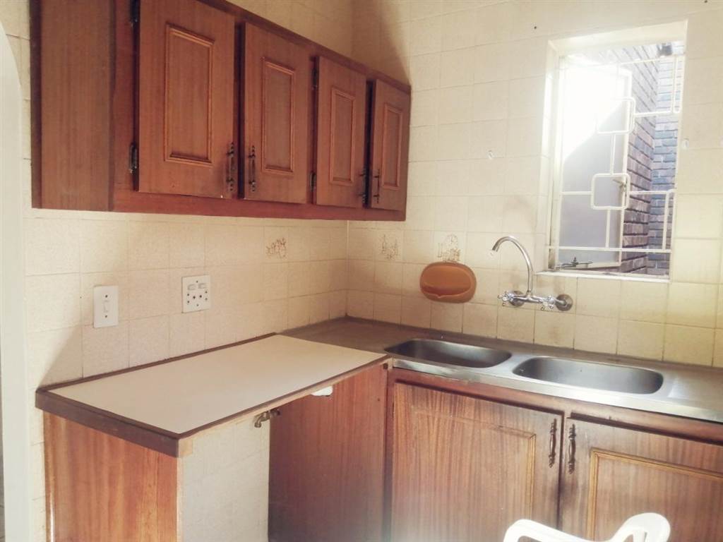 2 Bed Apartment in Cresta photo number 2