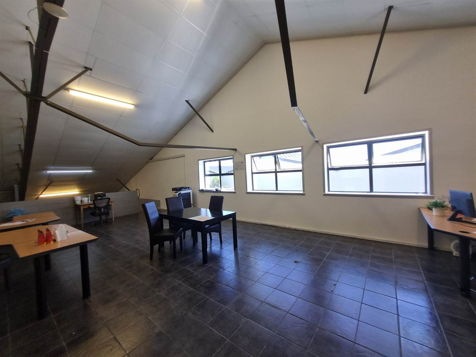 1054  m² Commercial space in Milnerton photo number 12
