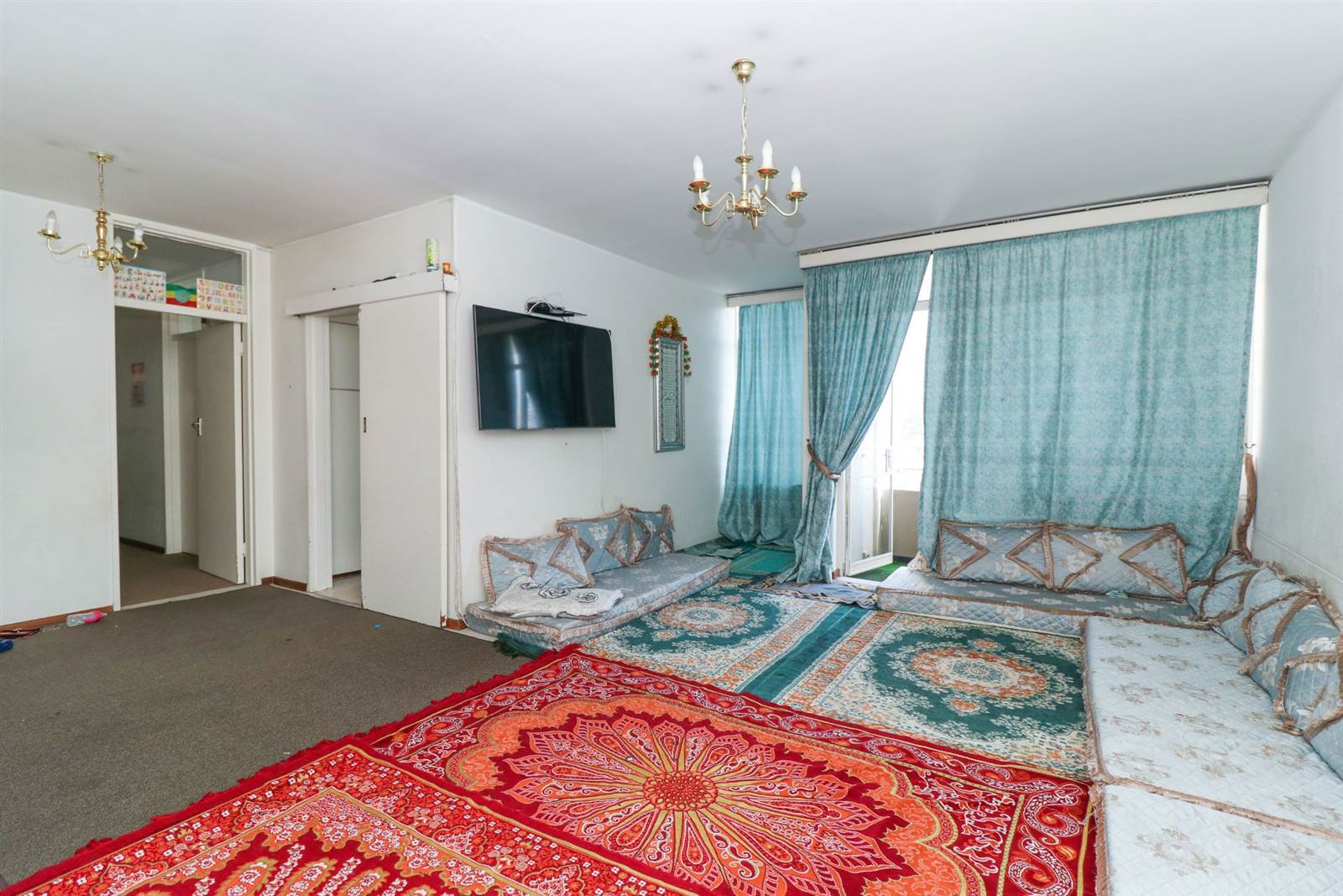 3 Bed Apartment in Bellville Central photo number 3