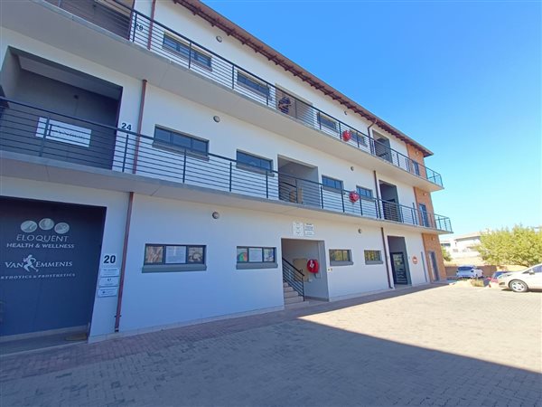 82  m² Commercial space