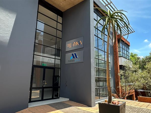 196  m² Commercial space in Highveld