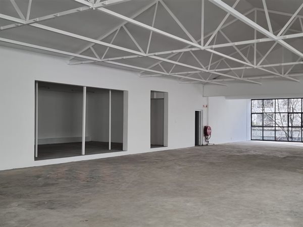 389  m² Commercial space