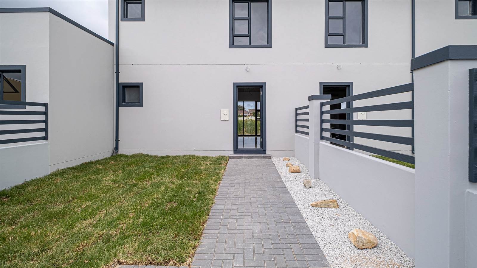 2 Bed Simplex in Parsons Vlei photo number 4