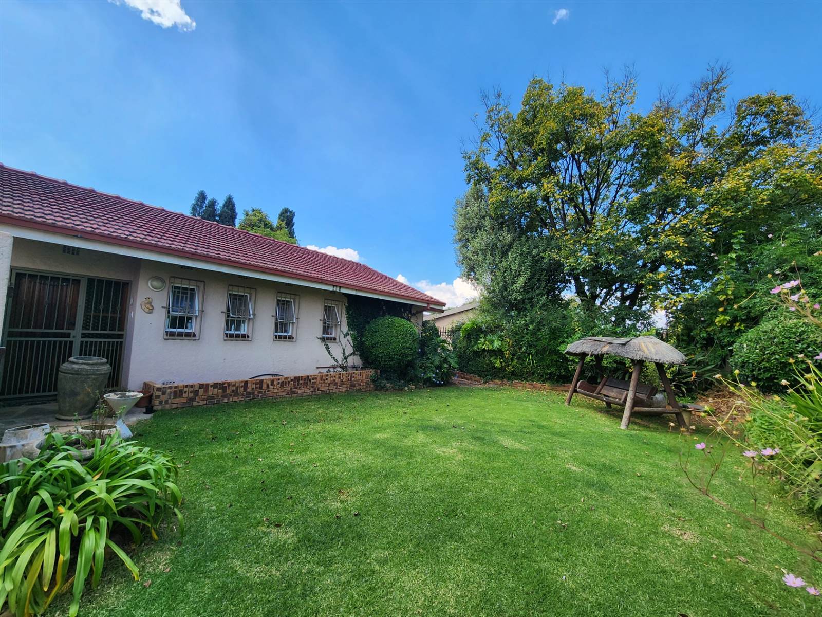 3 Bed House in Ontdekkers Park photo number 2