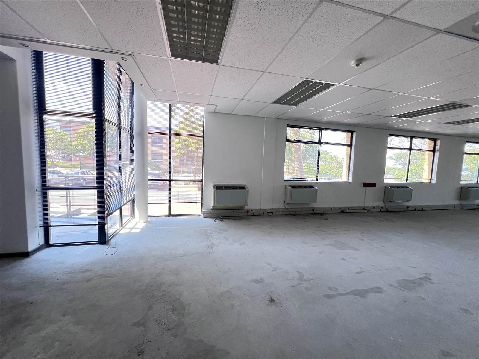 243  m² Commercial space in Plattekloof photo number 2