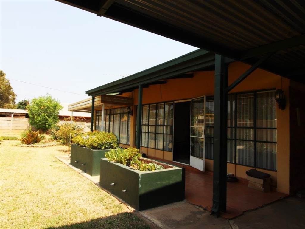 2 Bed House in Modimolle photo number 4
