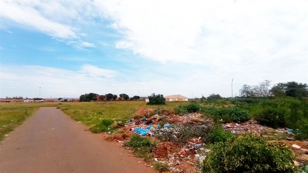 4215 m² Land available in Vosloorus photo number 3