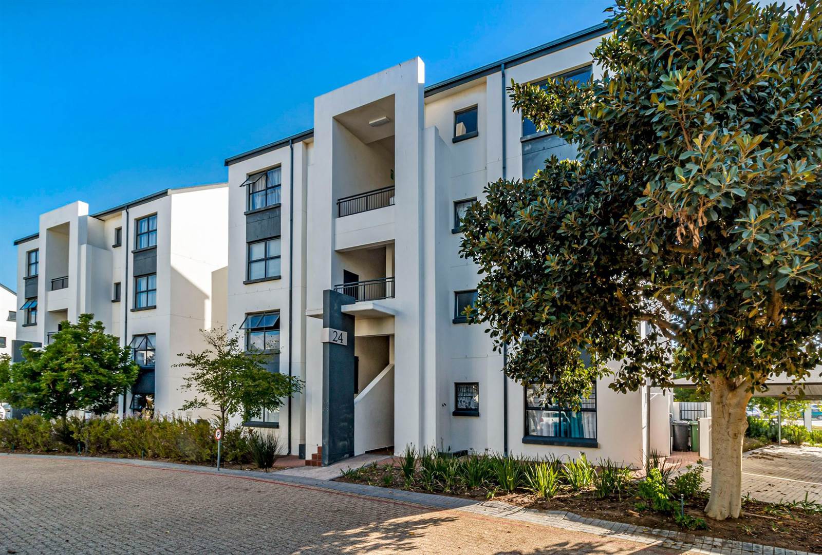 2 Bed Apartment in Somerset West Central photo number 15