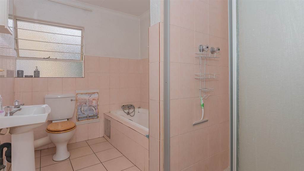 1 Bed Townhouse in Witfield photo number 15