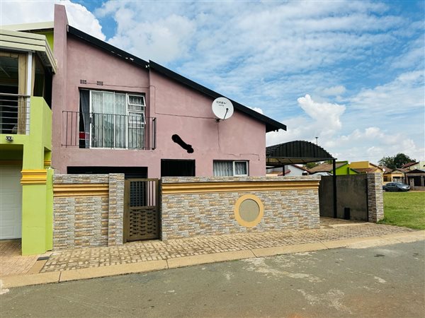 3 Bed House in Protea North