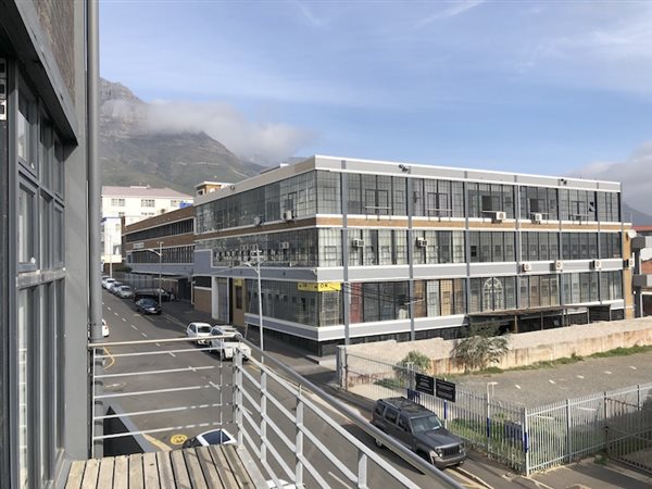 154  m² Commercial space