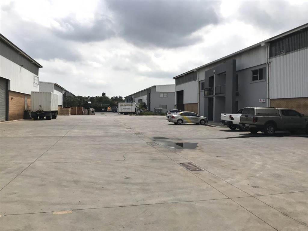 973  m² Industrial space in Pomona photo number 2
