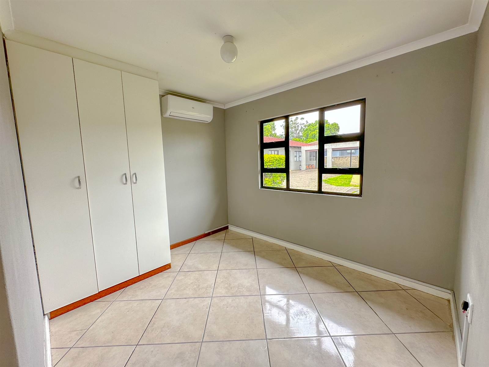3 Bed Simplex in Nyala Park photo number 10