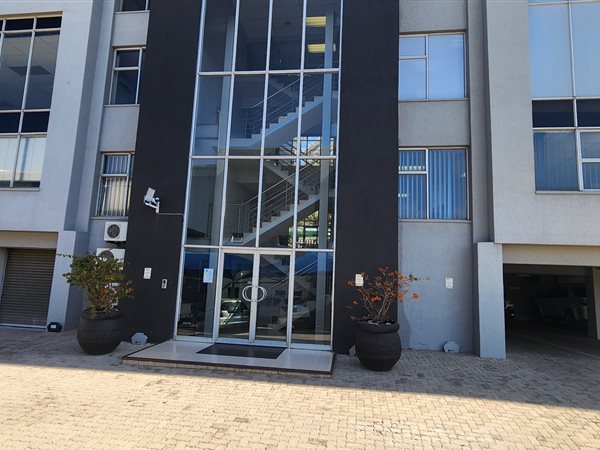 365  m² Commercial space