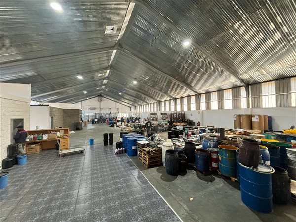 1 250  m² Industrial space