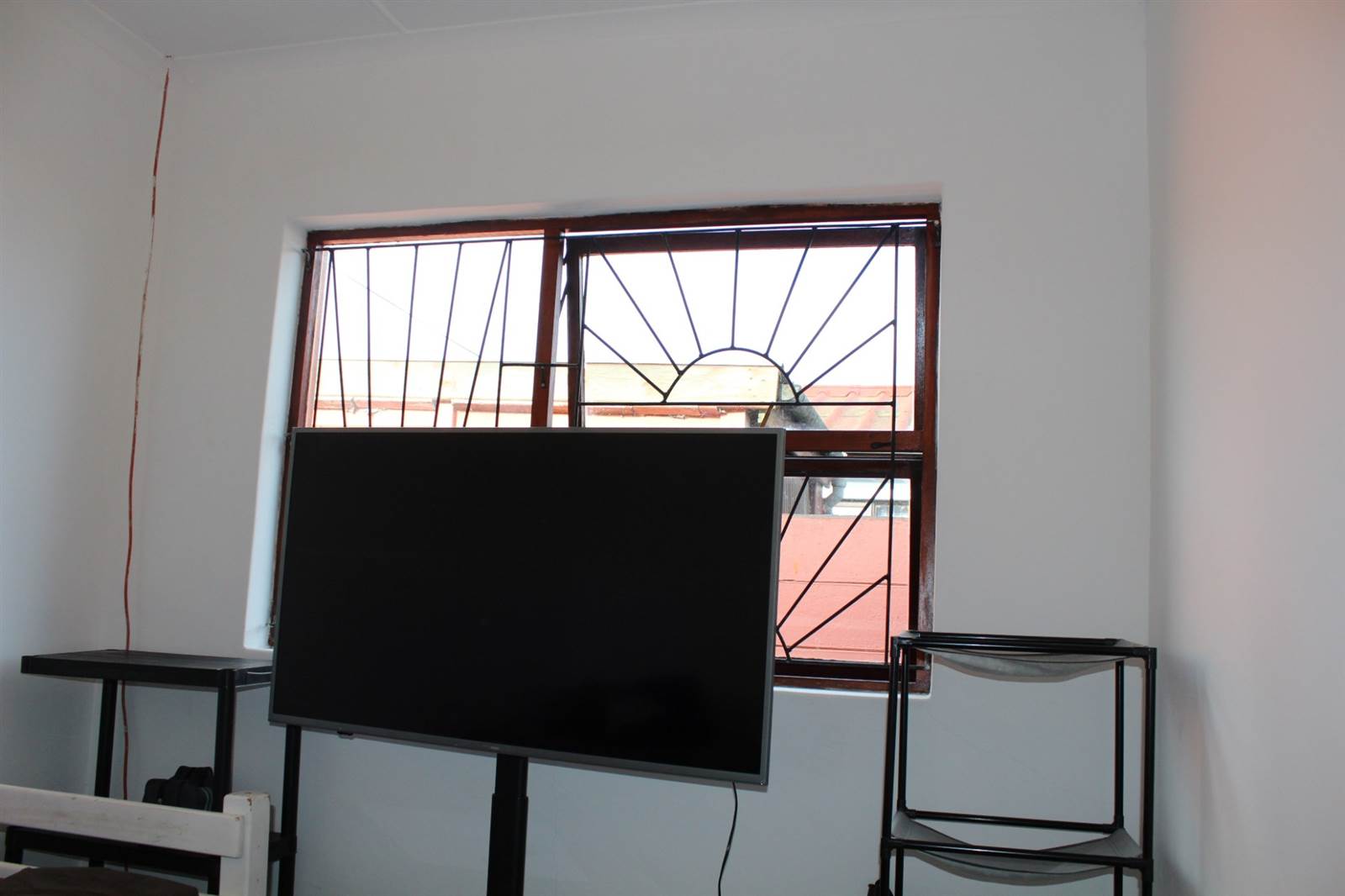 3 Bed House in Macassar photo number 14