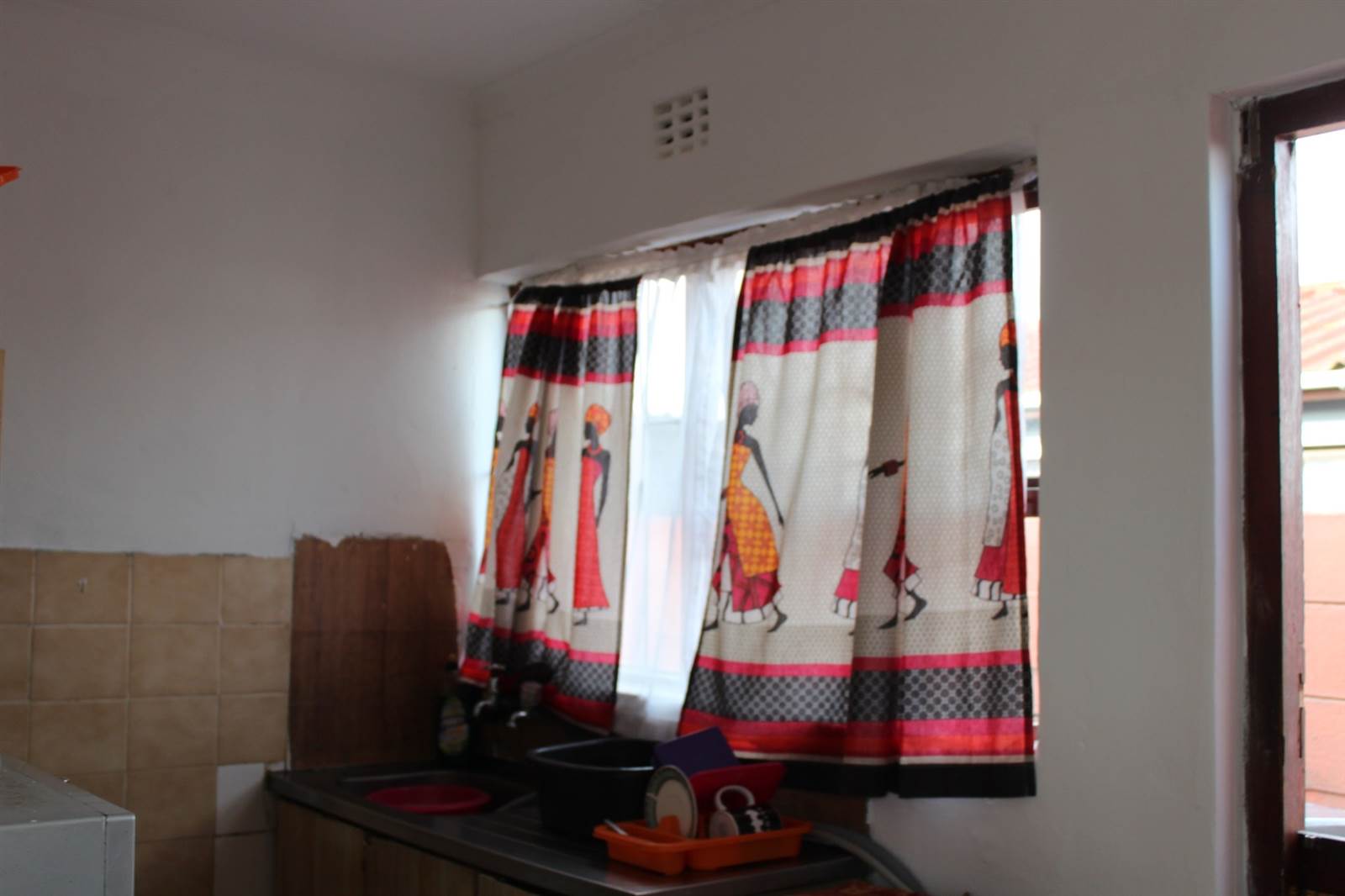 3 Bed House in Macassar photo number 11