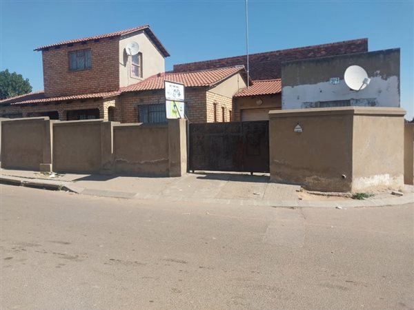 5 Bedroom House 5 Bedroom House