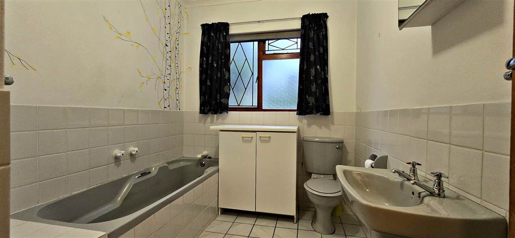 3 Bed House in Swellendam photo number 16