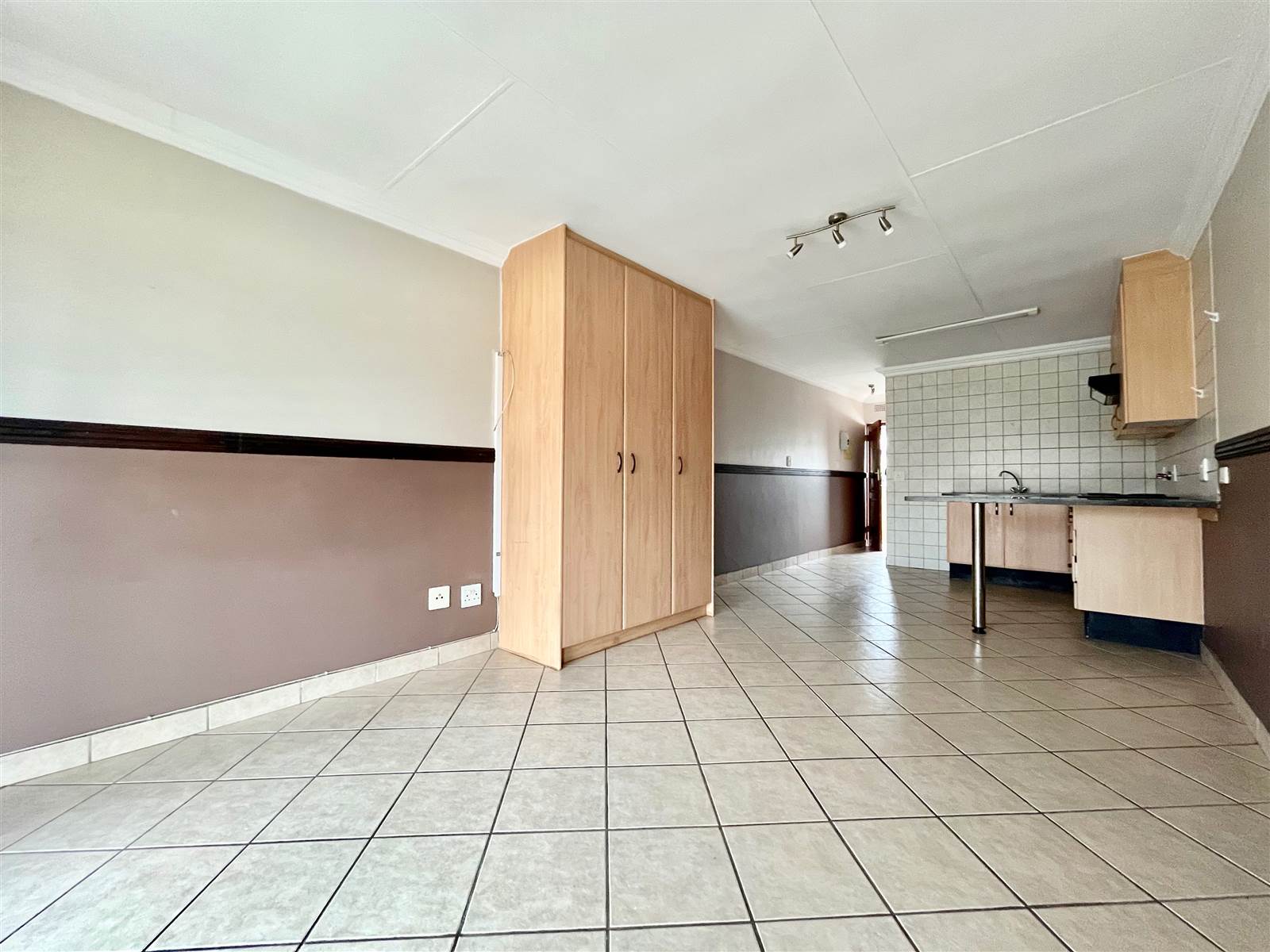 1 Bed Apartment in Leeuwenhof Estate photo number 4