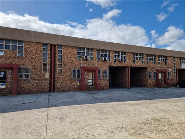 366  m² Industrial space