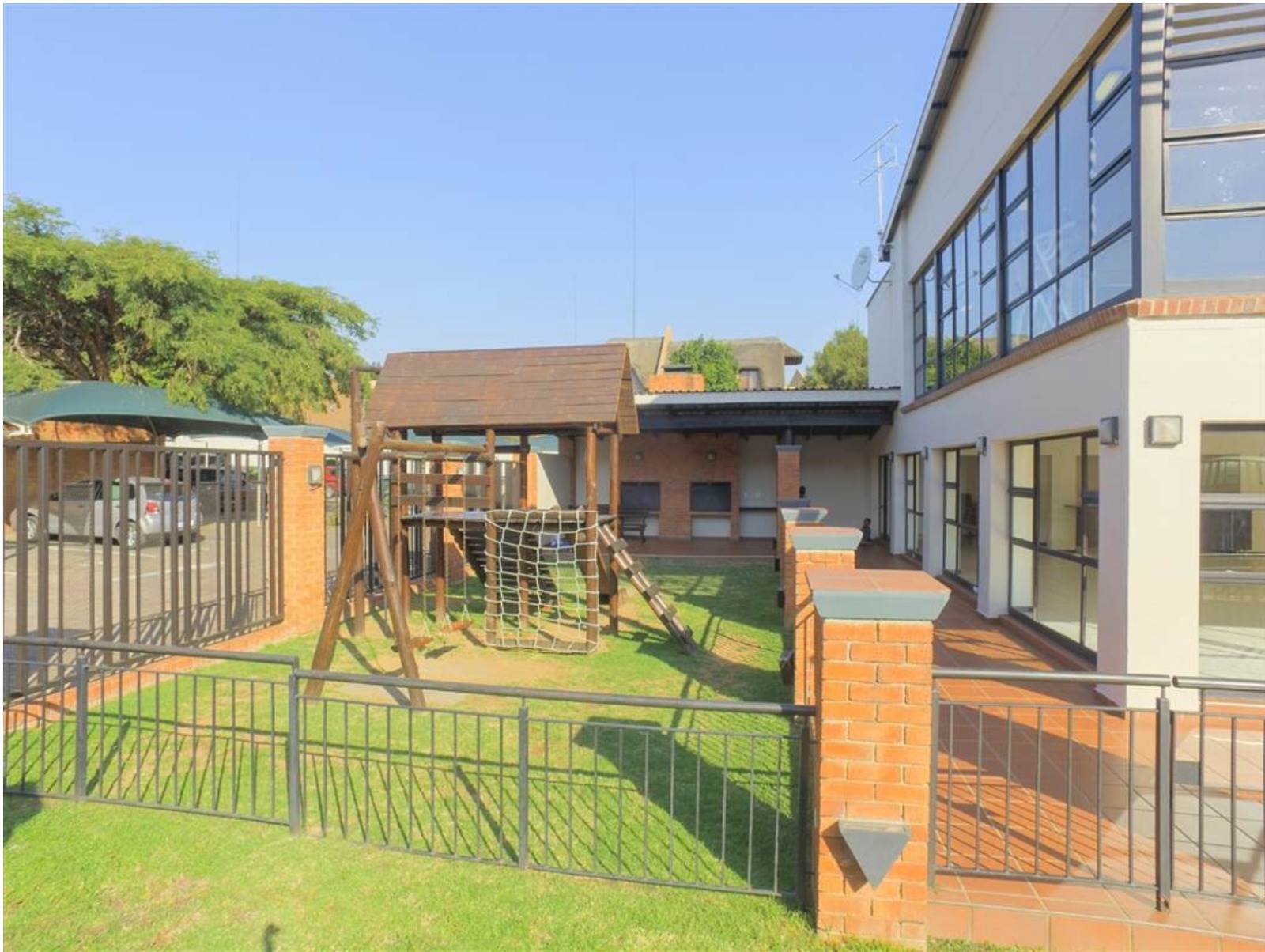 2 Bed Apartment in Fourways photo number 13