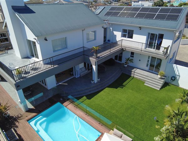 4 Bedroom House 4 Bedroom House