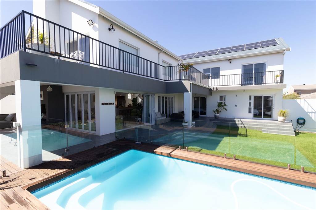 4 Bedroom House 4 Bedroom House