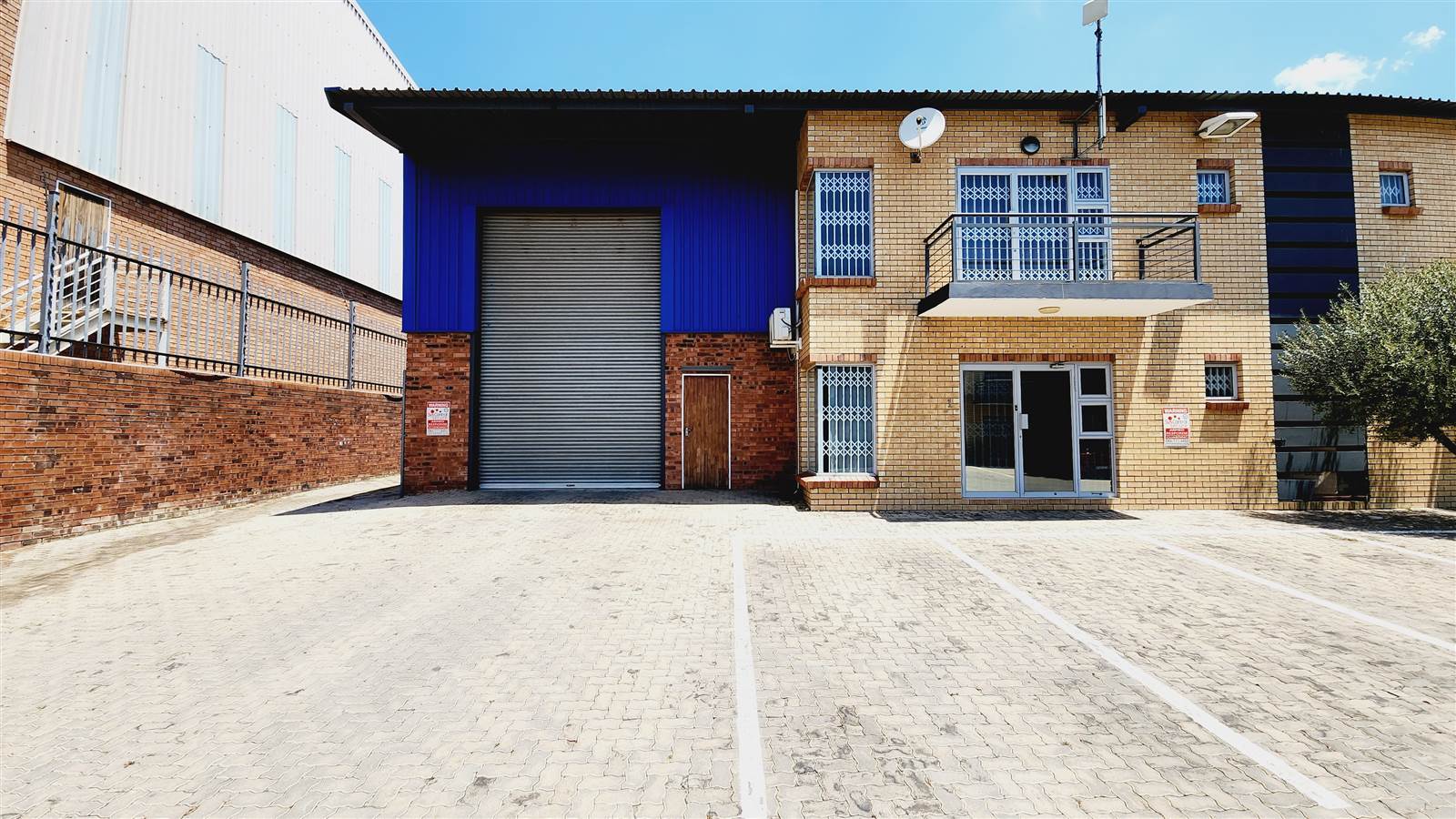 460  m² Industrial space in North Riding photo number 1