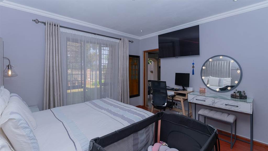 2 Bed Apartment in Primrose photo number 11
