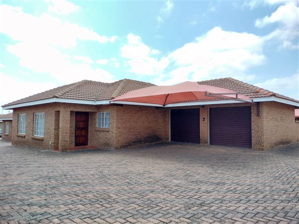 3 Bedroom Townhouse 3 Bedroom Townhouse