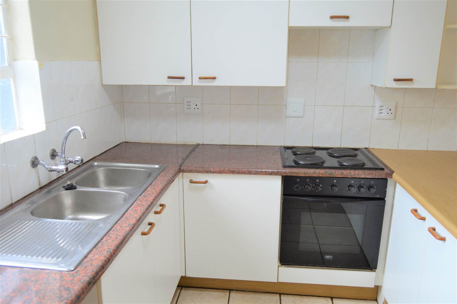 2 Bed Townhouse in Morninghill photo number 4