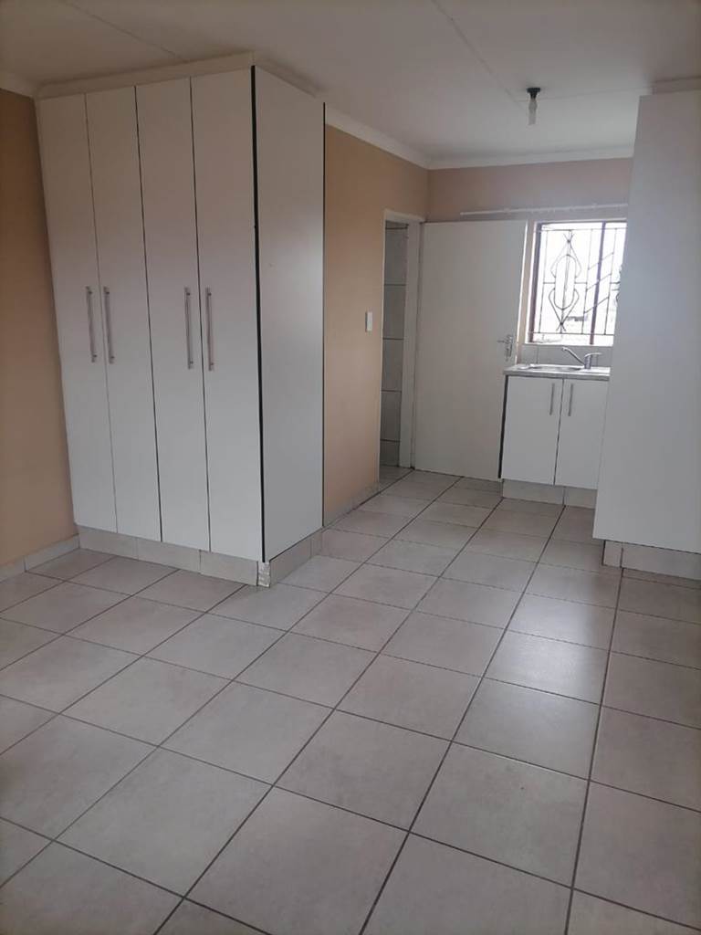 7 Bed House in Olievenhoutbosch photo number 4