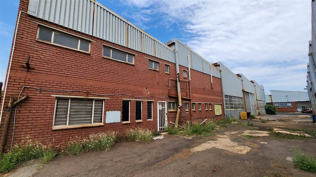 575  m² Industrial space in Rosslyn photo number 1