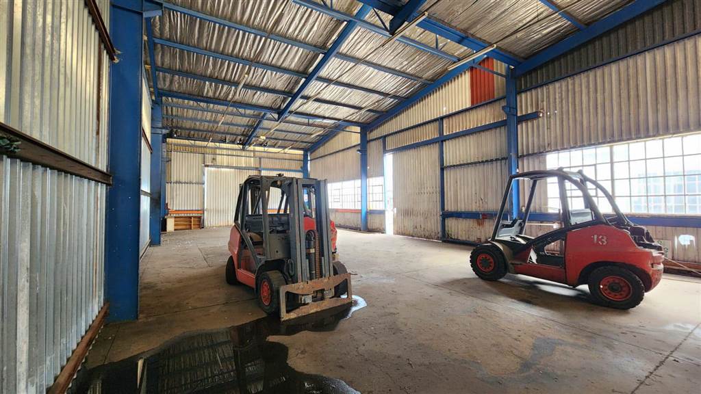 575  m² Industrial space in Rosslyn photo number 4