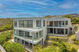 6 Bed House in Brenton on Sea photo number 10