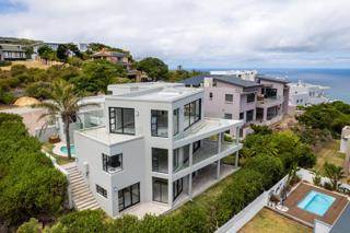 6 Bed House in Brenton on Sea photo number 1