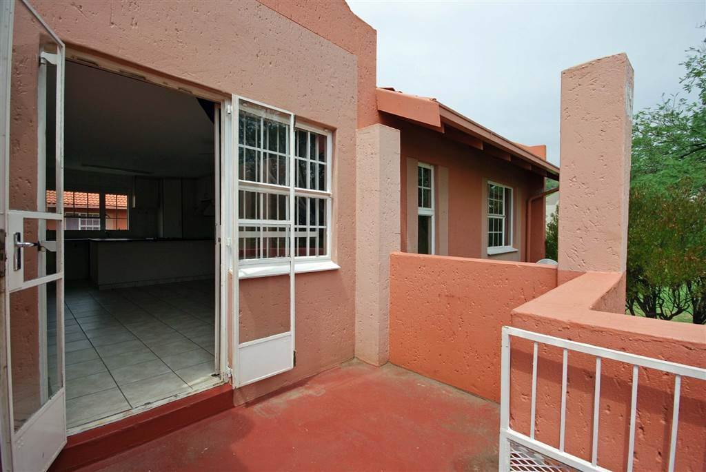 2 Bed Townhouse in Meyersdal photo number 19