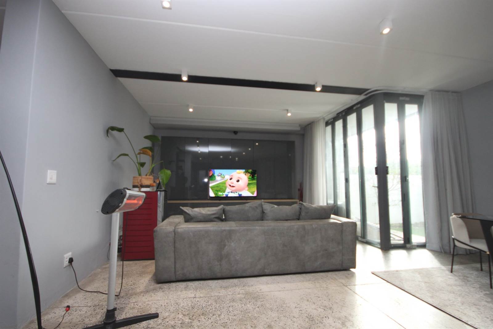 3 Bed Apartment in Rondebosch East photo number 7