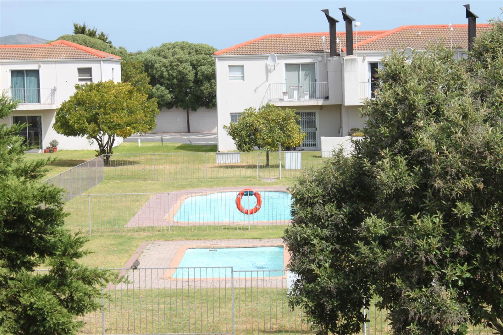 2 Bed Apartment in Middedorp photo number 4