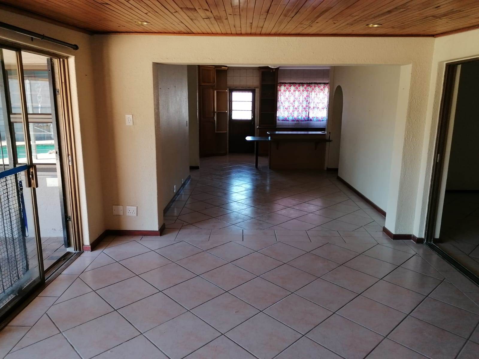 5 Bed House in Northern Paarl photo number 5