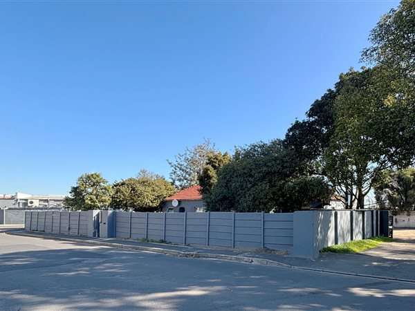 1 467 m² Land