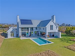 4 Bed House in Waterfall Equestrian Estate