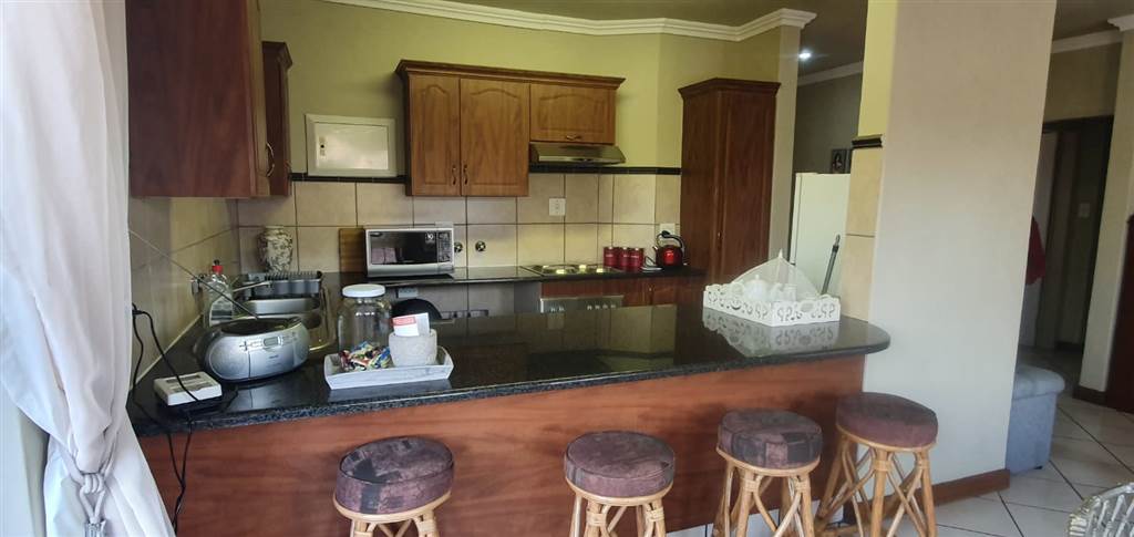 1 Bed Apartment in Louis Trichardt photo number 10
