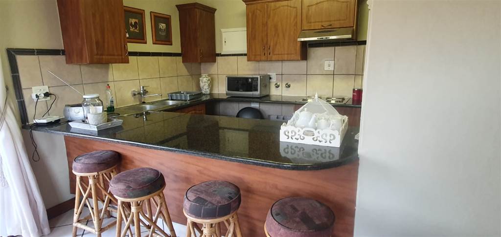1 Bed Apartment in Louis Trichardt photo number 11