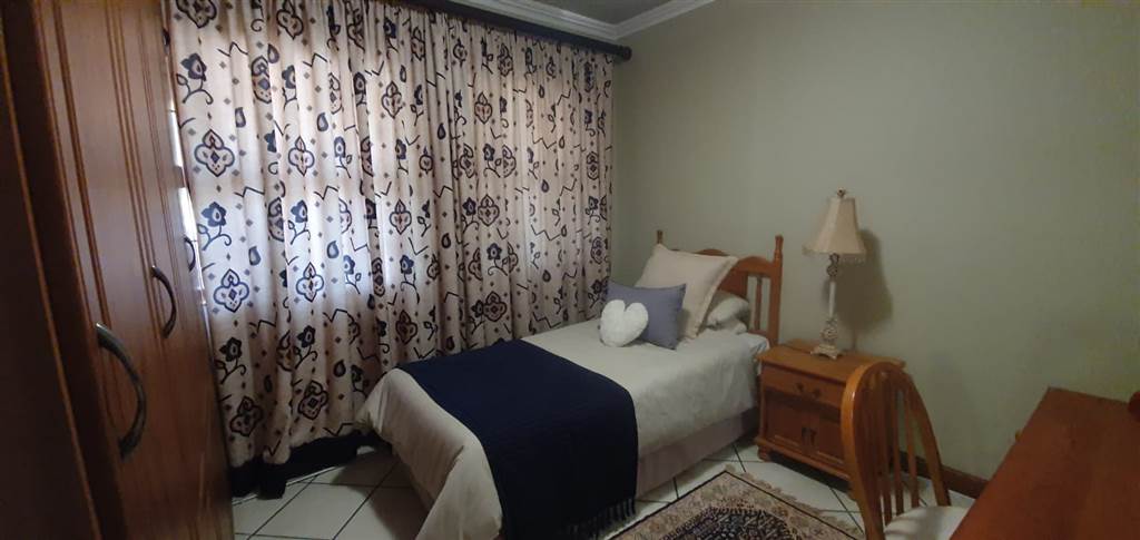 1 Bed Apartment in Louis Trichardt photo number 17