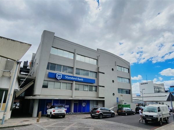 205  m² Commercial space