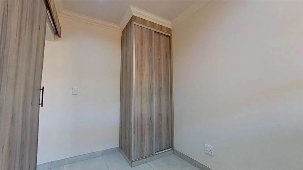 2 Bed Apartment in Wilkoppies photo number 9