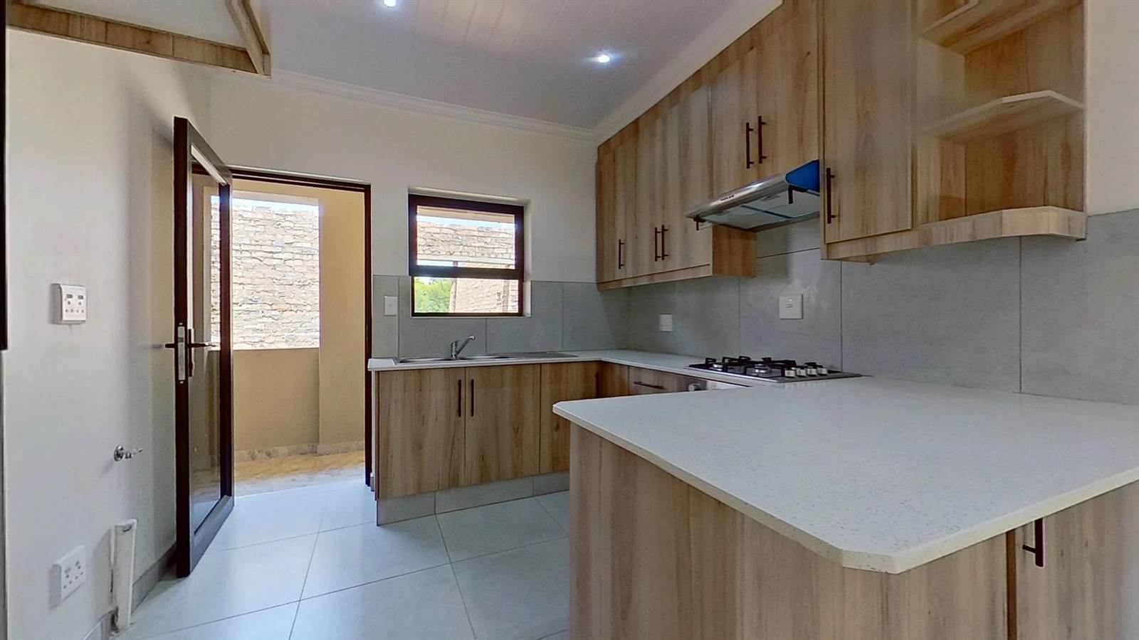 2 Bed Apartment in Wilkoppies photo number 5