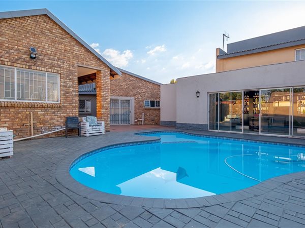 6 Bedroom House 6 Bedroom House